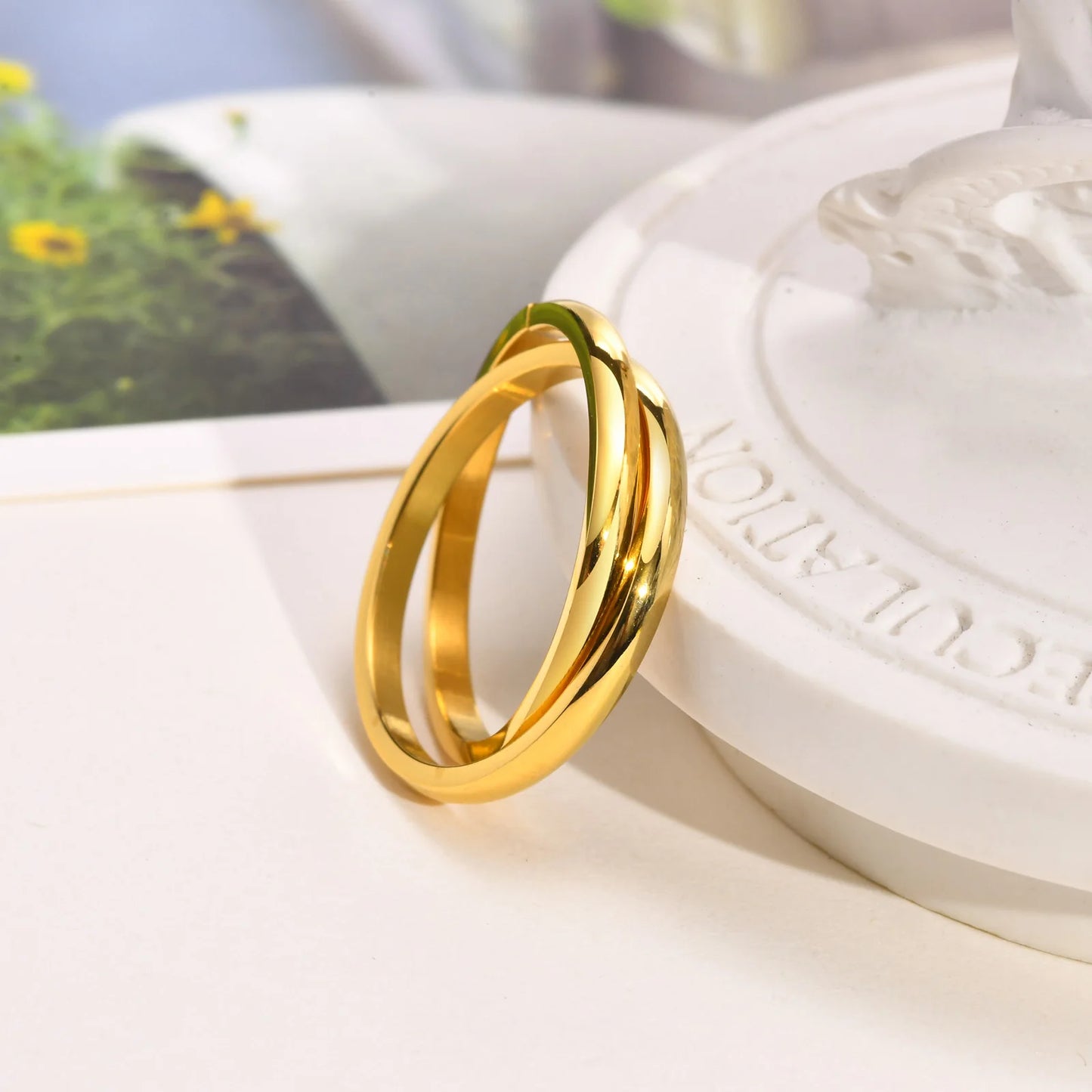 Eterna Interlock Ring